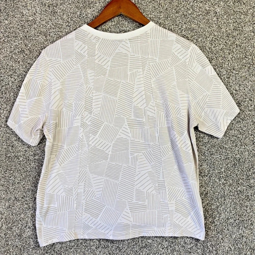 The North Face Womens Medium Beige Geometric Print Short Sleeve T-Shirt Casual - Picture 7 of 7